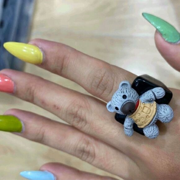 Teddy Bear Chunky Resin Statement Ring - Picture 2 of 10